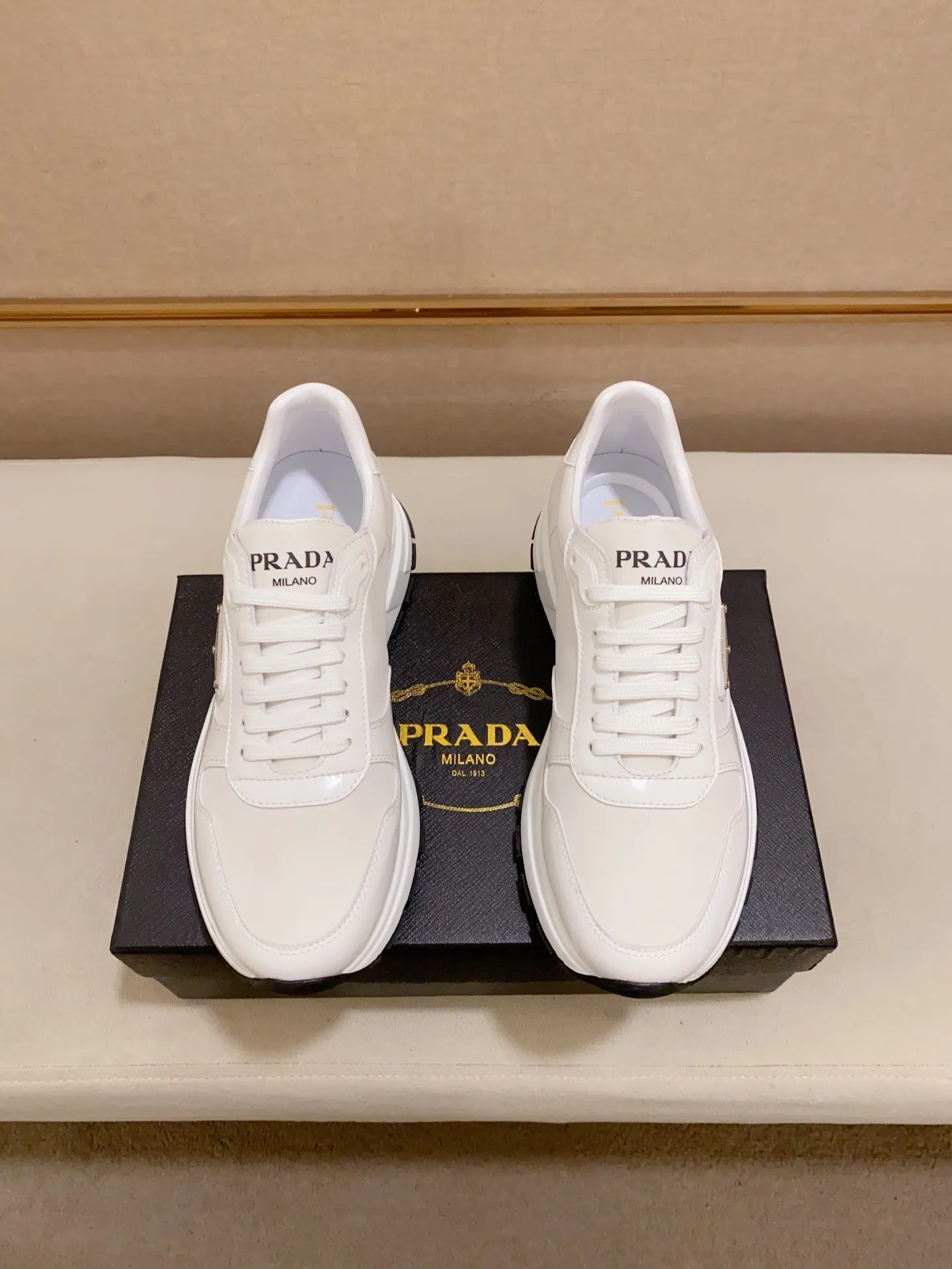 Men's shoes 💰: 480💰 [Prada～Prada] Trendy new styles are on the market. Same style as the official website. Counter quality. Original matching. [Strong] [Strong] Selected first-layer cowhide fabric. Comfortable and breathable sheepskin lining, fine workmanship, upper layer made of 100% pure cowhide, original last shape, comfortable on the feet, shoe sizes 38 to 44